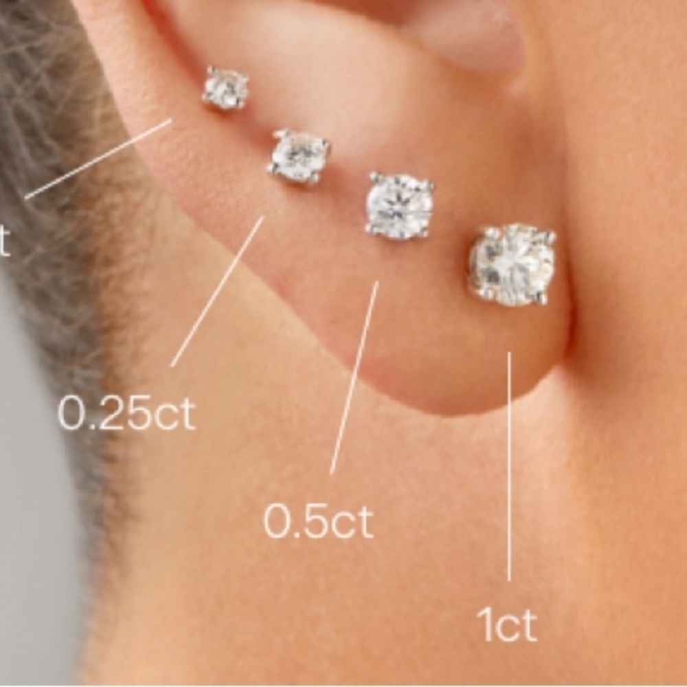 Heart Shaped Diamond Earrings - 1 carat - Picture 5 of 7